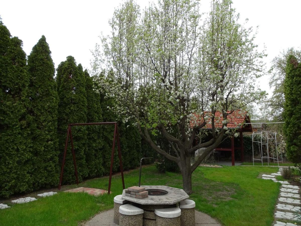 布达佩斯苹果酒店 Budapest Exterior foto